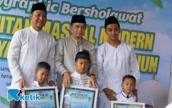 Khitan Massal Modern Bersolawat Warnai Aksi Sosial Akhir Tahun di Bondowoso