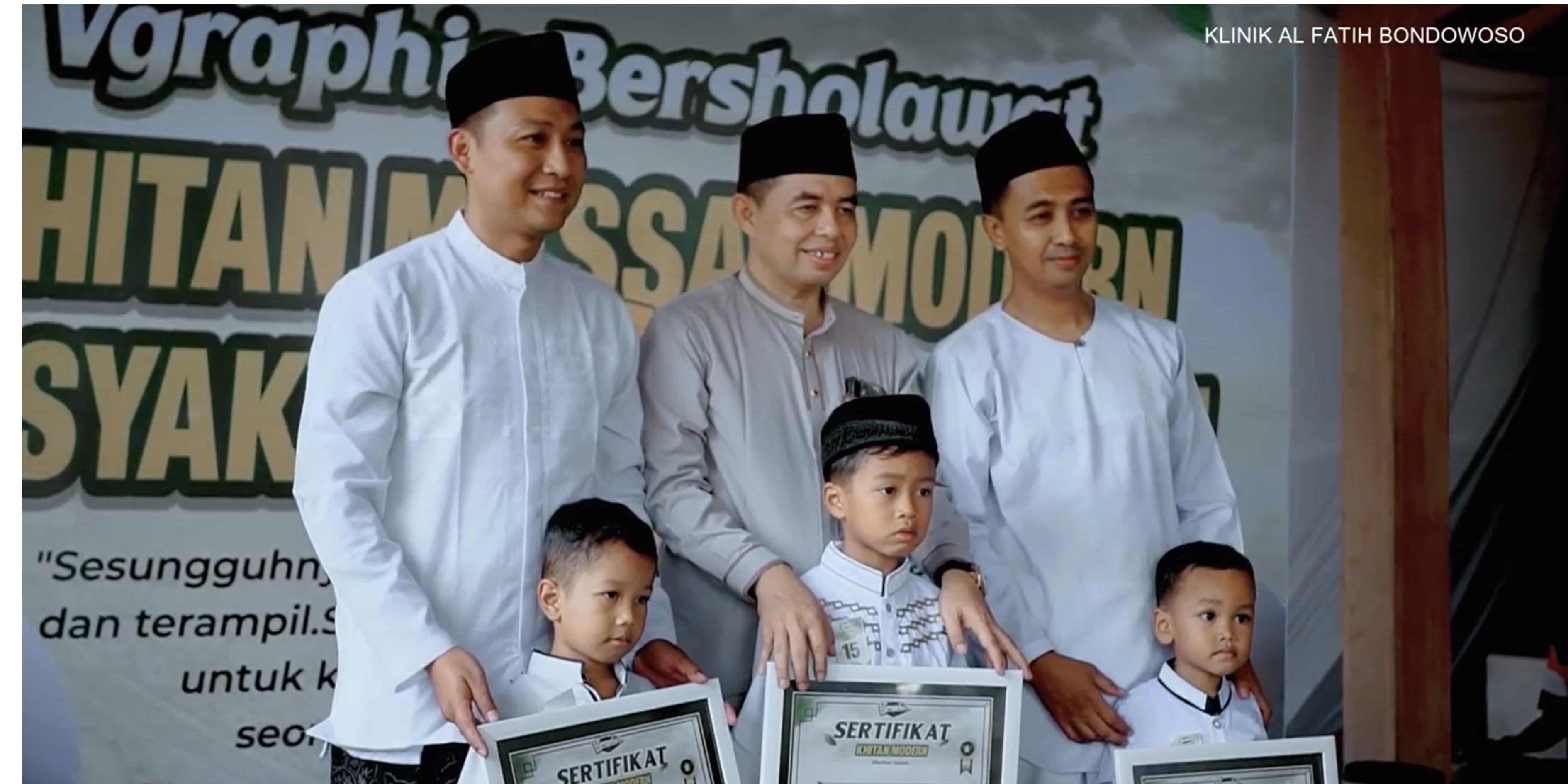 KHITAN MASAL BERSHOLAWAT BERSAMA V GRAPHIC & KLINIK AL FATIH BONDOWOSO