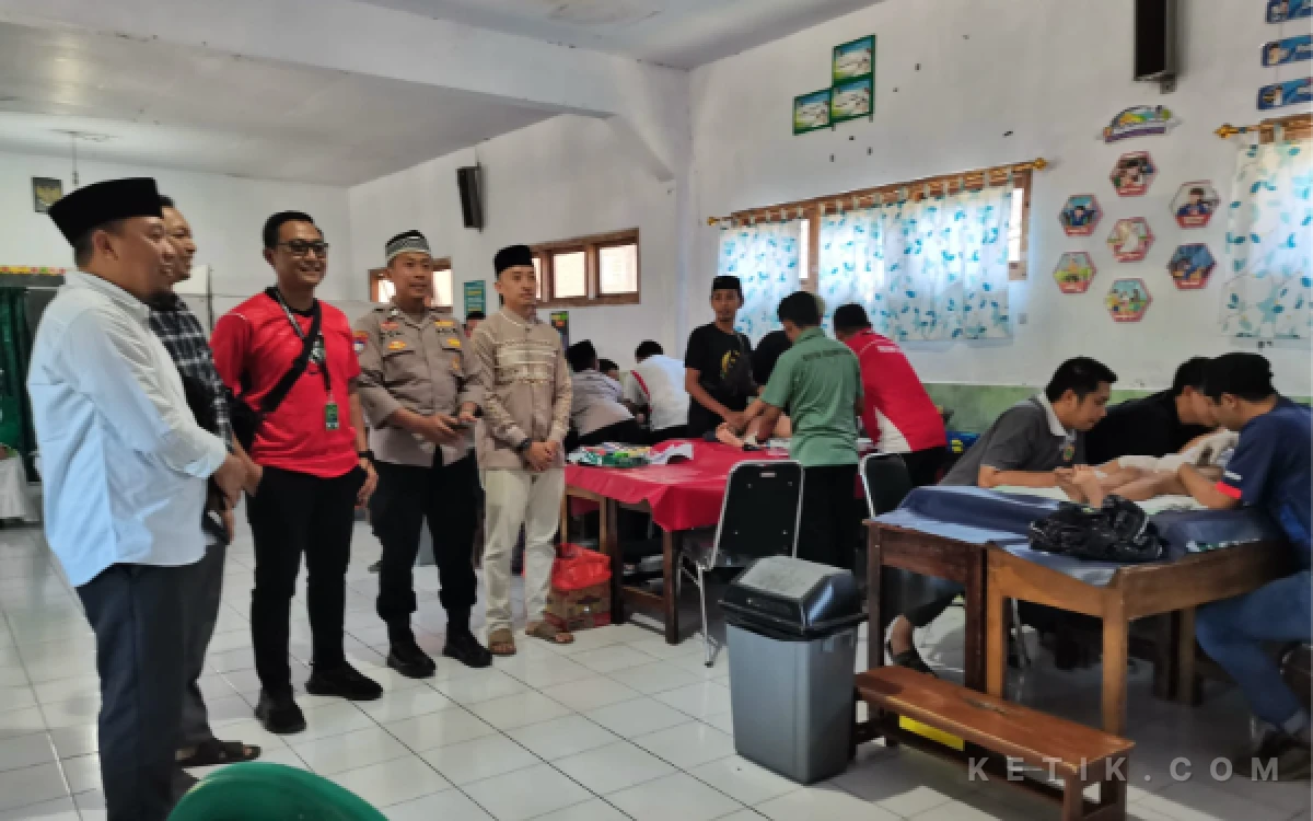 Aksi Nyata untuk Masyarakat, MWCNU Tegalampel dan Klinik Al-Fatih Khitankan 100 Anak Gratis  